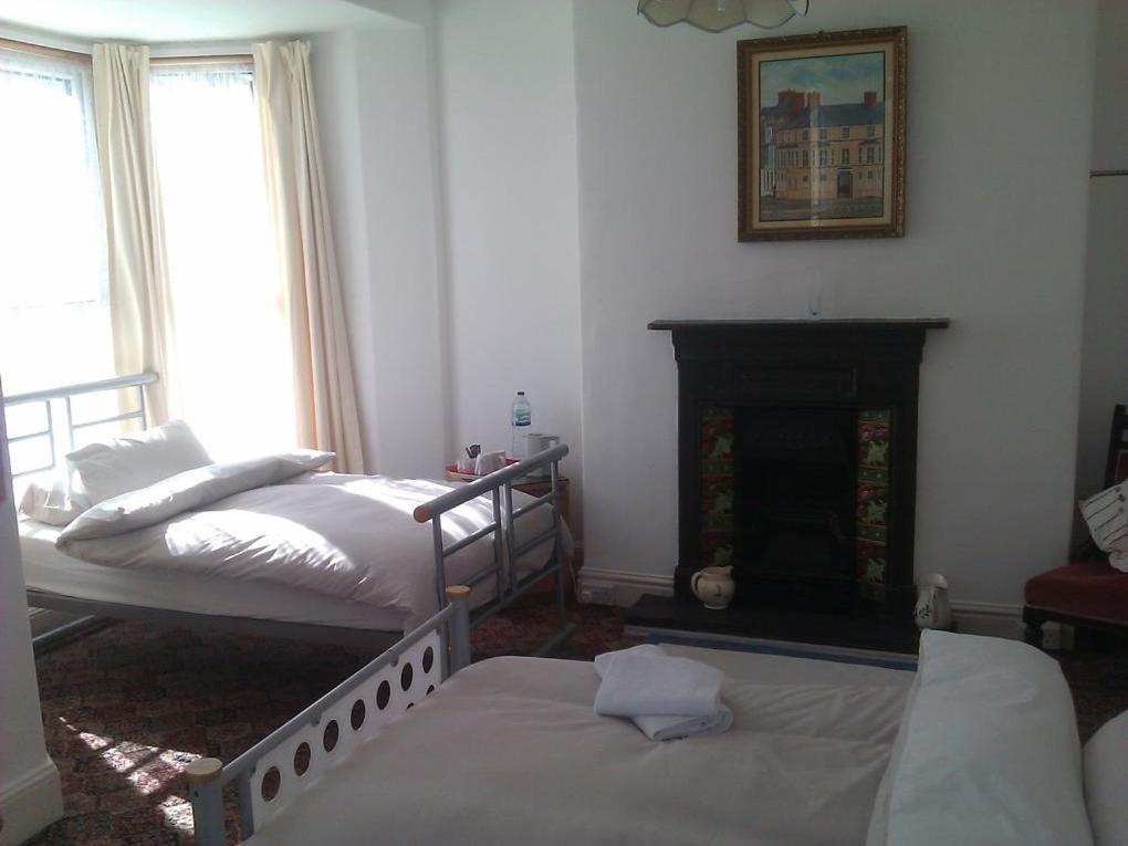The Victoria Hotel Pwllheli Bagian luar foto